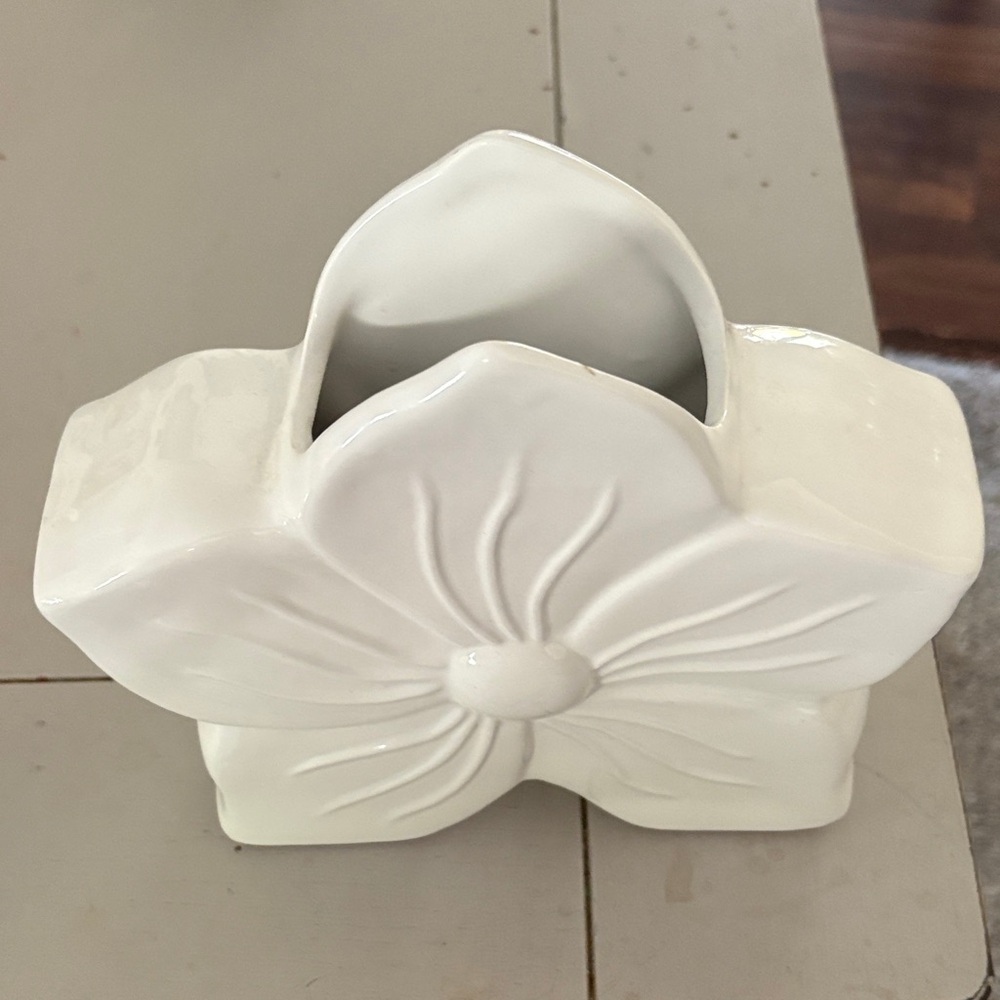 White Ceramic Flower Decor - Picture 2 of 6